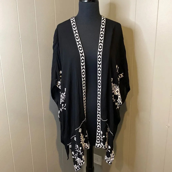 NWT Chico’s Small/Medium Cardigan Embroidered Gauze Ruana Wrap - Picture 2 of 6